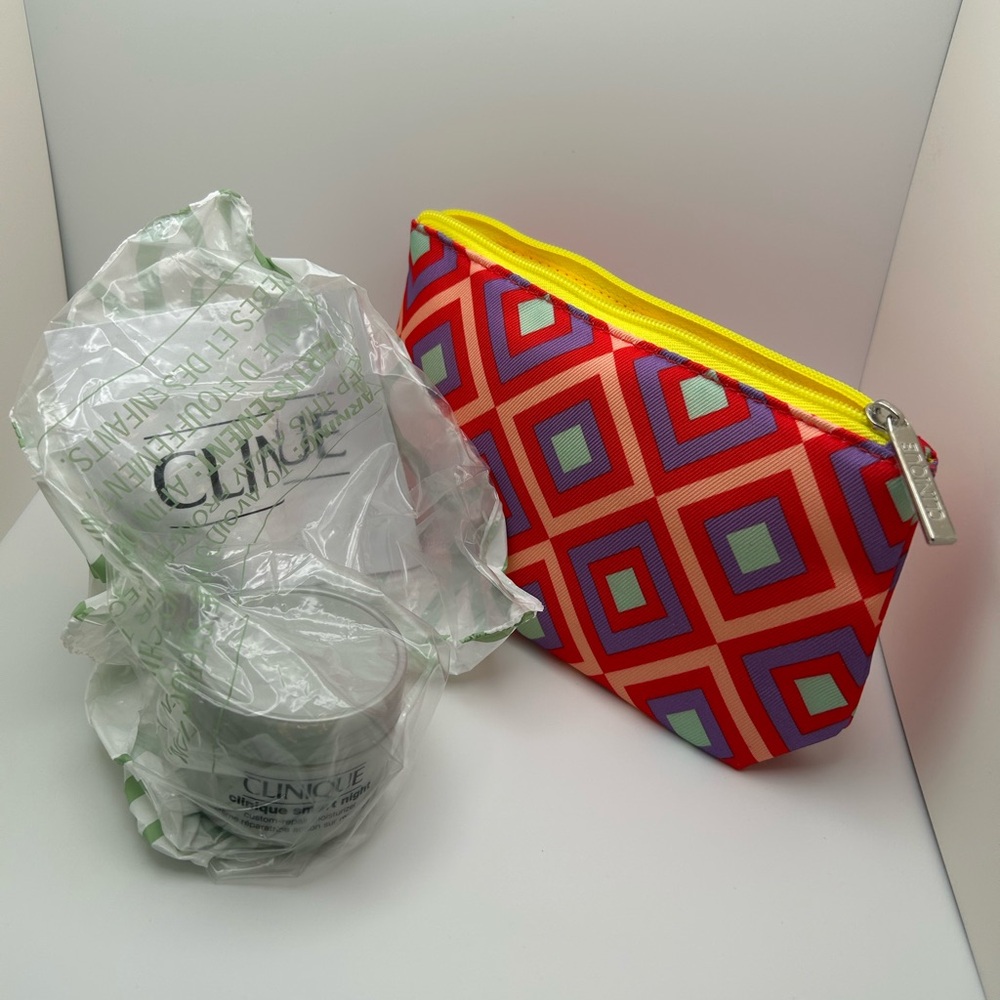 Clinique Geometric Cosmetic Bag & Smart Night Moisturizer